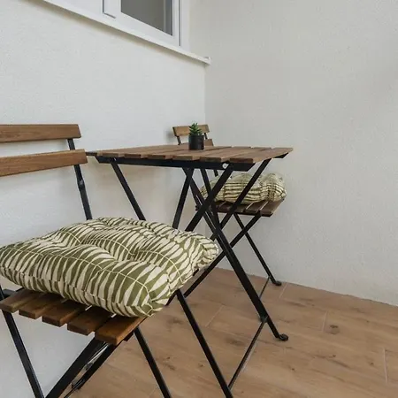 Center Apartment Split