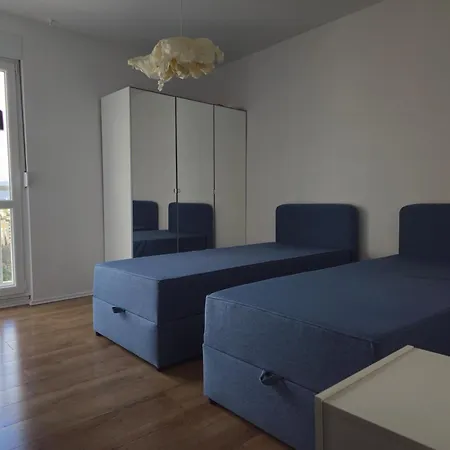 Center Apartment Split