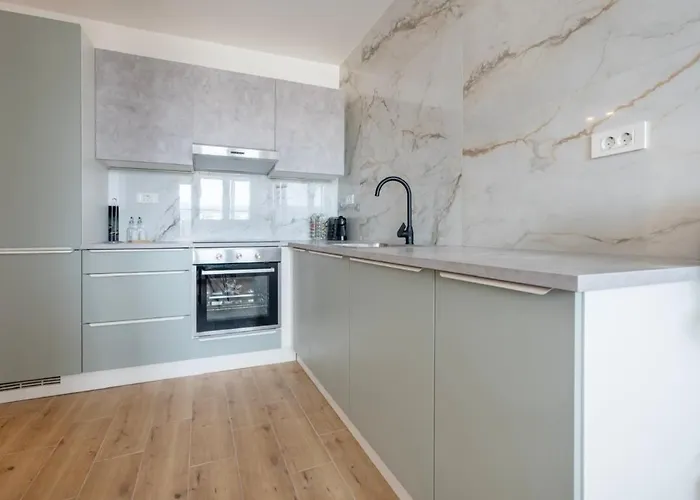 Apartment Center Split